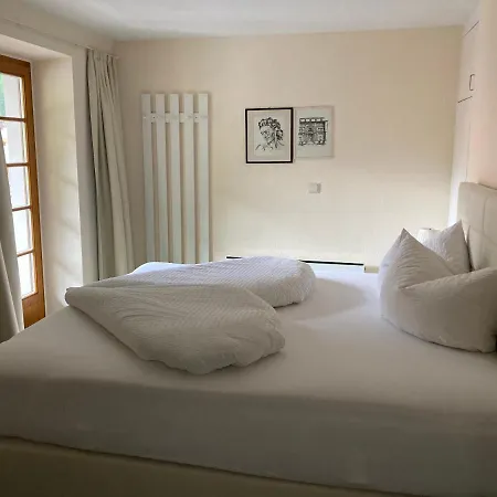 波斯塔尔斯公寓